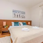 House Plava Laguna 3* Tisno