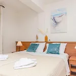House Plava Laguna Guest house