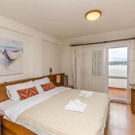 Guest house House Plava Laguna Tisno