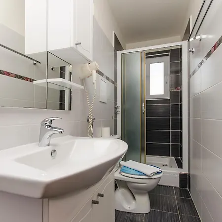 House Plava Laguna 招待所 迪斯诺