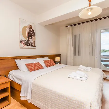 House Plava Laguna 招待所