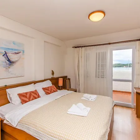 House Plava Laguna 3* Tisno