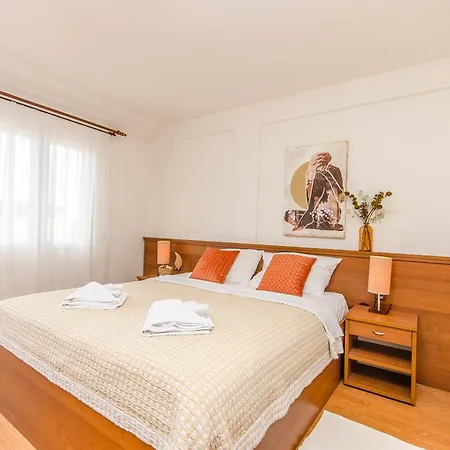 招待所 House Plava Laguna 3*