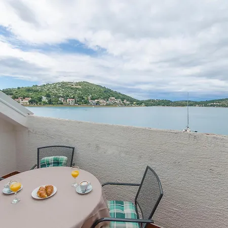 House Plava Laguna Penzion Tisno