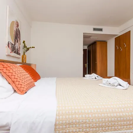 House Plava Laguna 招待所 3*