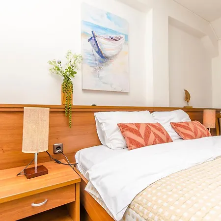 Guest house House Plava Laguna Tisno