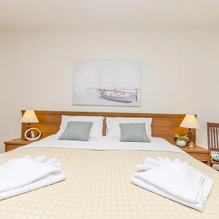 House Plava Laguna Guest house
