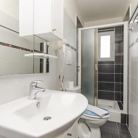 Guest house House Plava Laguna Tisno