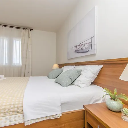 Guest house House Plava Laguna Tisno