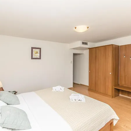 Guest house House Plava Laguna 3*