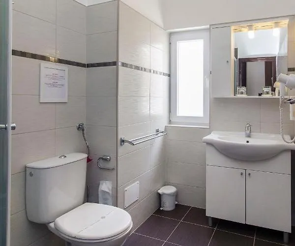 House Plava Laguna 招待所