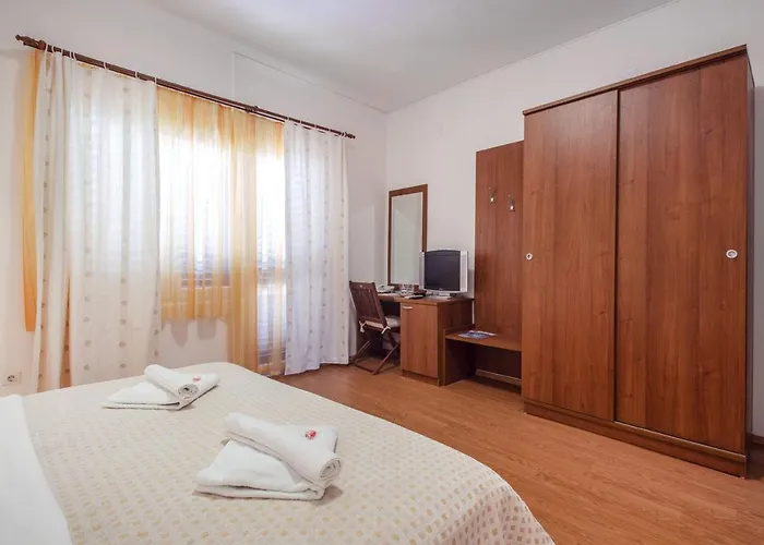 House Plava Laguna 招待所