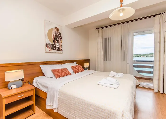 House Plava Laguna 招待所