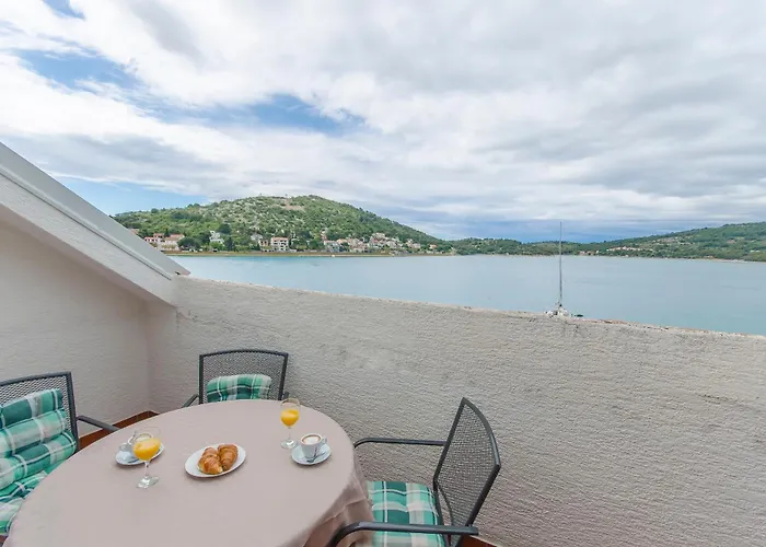 House Plava Laguna Pensjonat Tisno